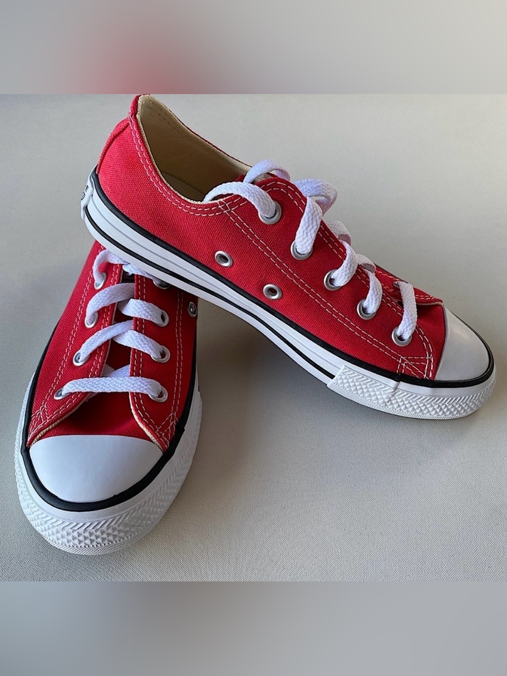 Converse AllStar Red White Canvas Sneakers Shoes-Women’s 6 OR Youth 4
